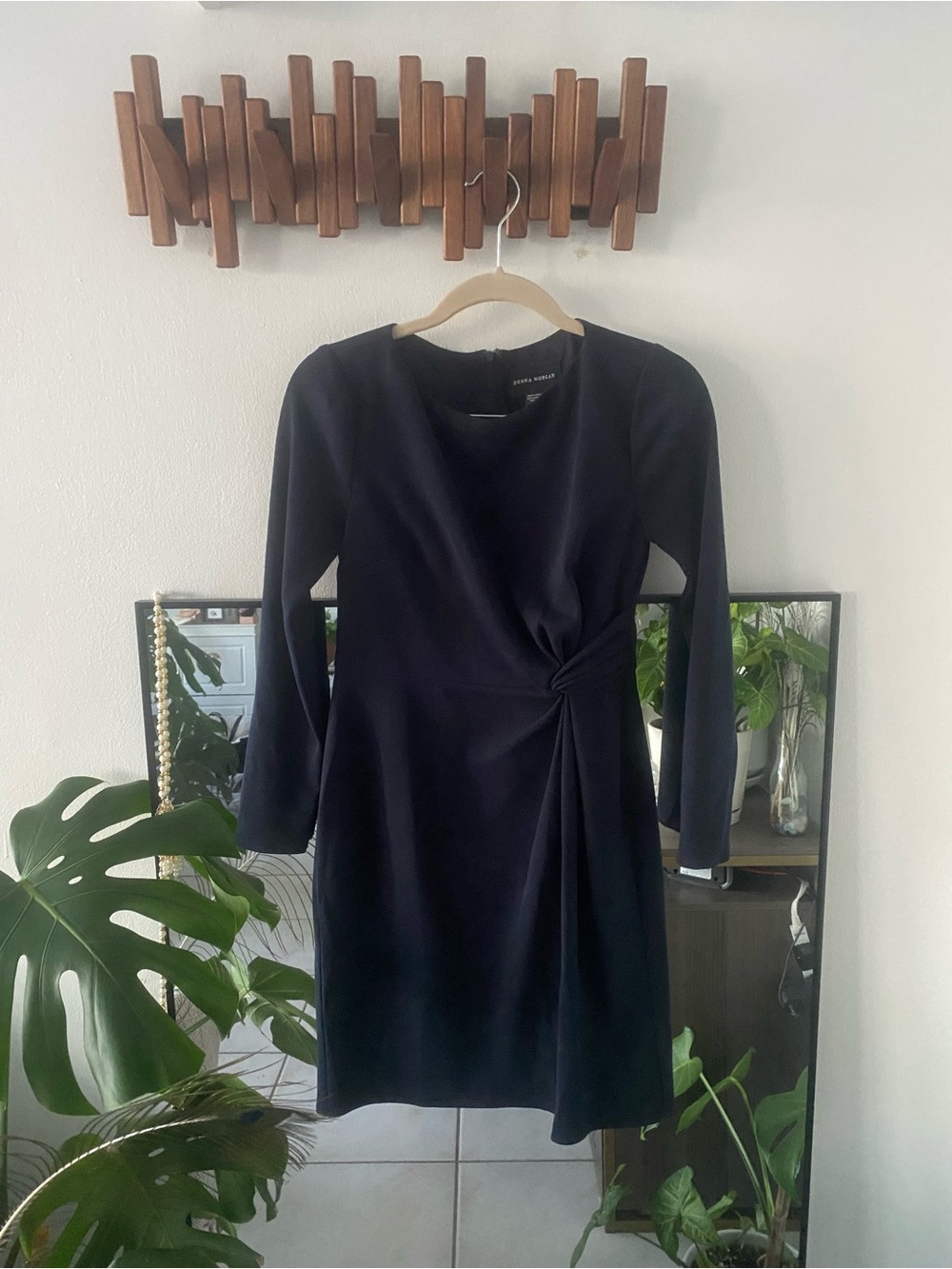 Donna Morgan Navy Long-Sleeve Twist-Waist Sheath Dress